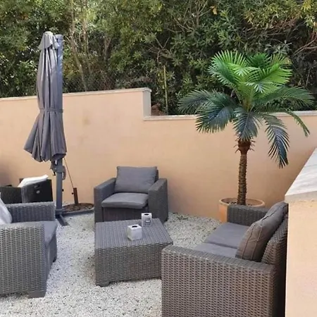Magnifique T2 Luxe Jacuzzi & Piscine Prive Proche Plages St Aygulf A Pieds Daire